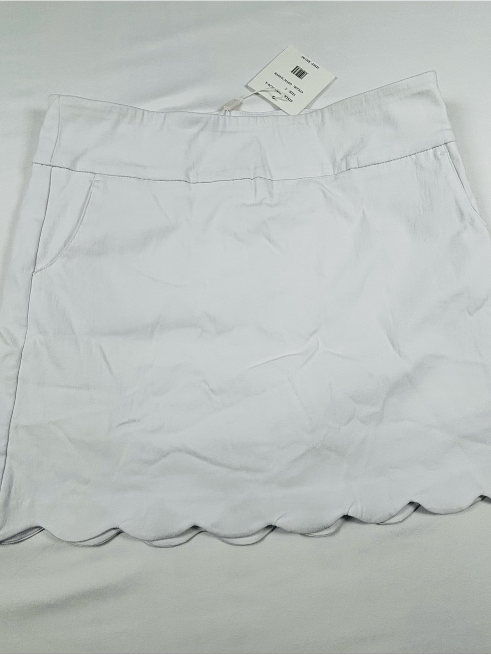 Women’s White Scalloped Hem Skirt W691